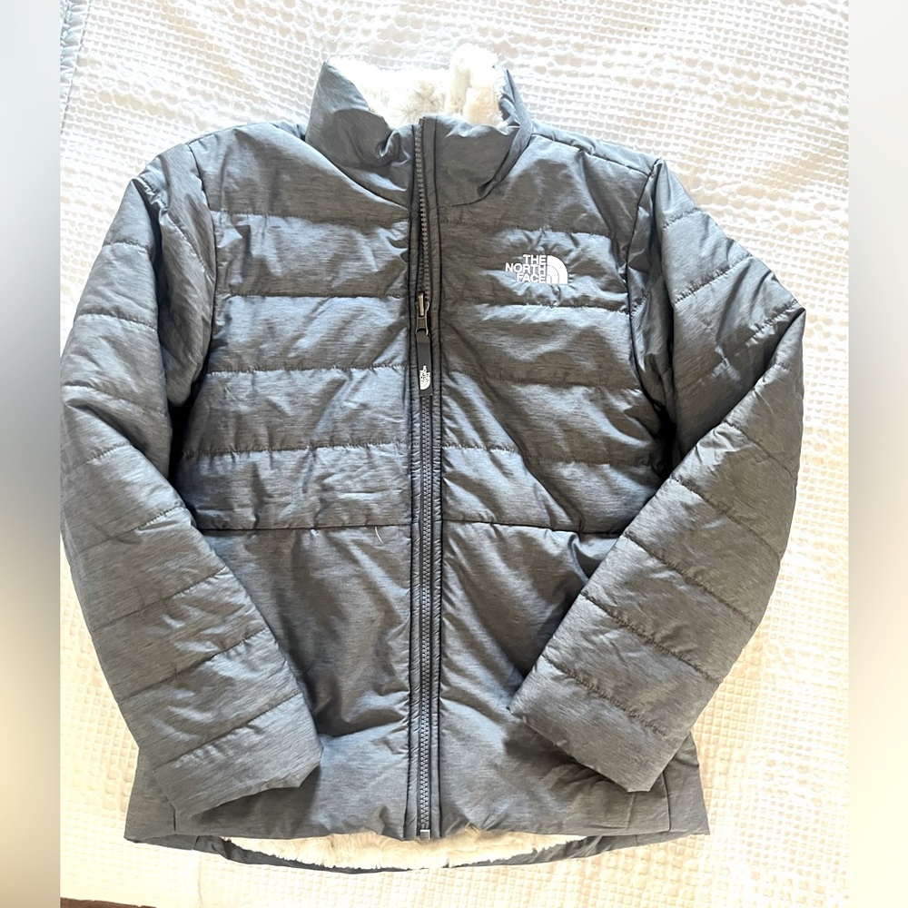 Northface girls’ winter coat, sz medium (10-12), grey, great condition.